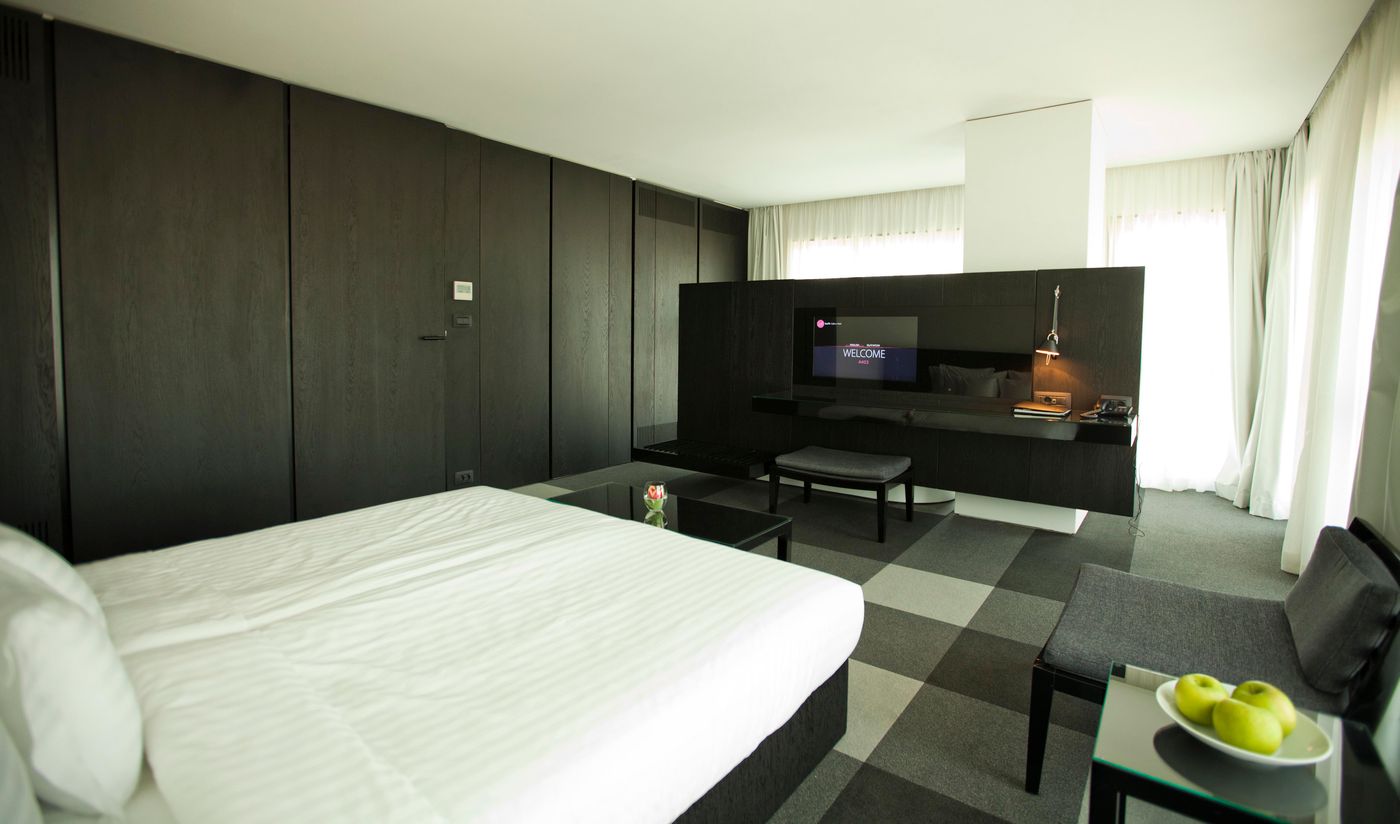 Graffit-Gallery-Hotel-Room-18