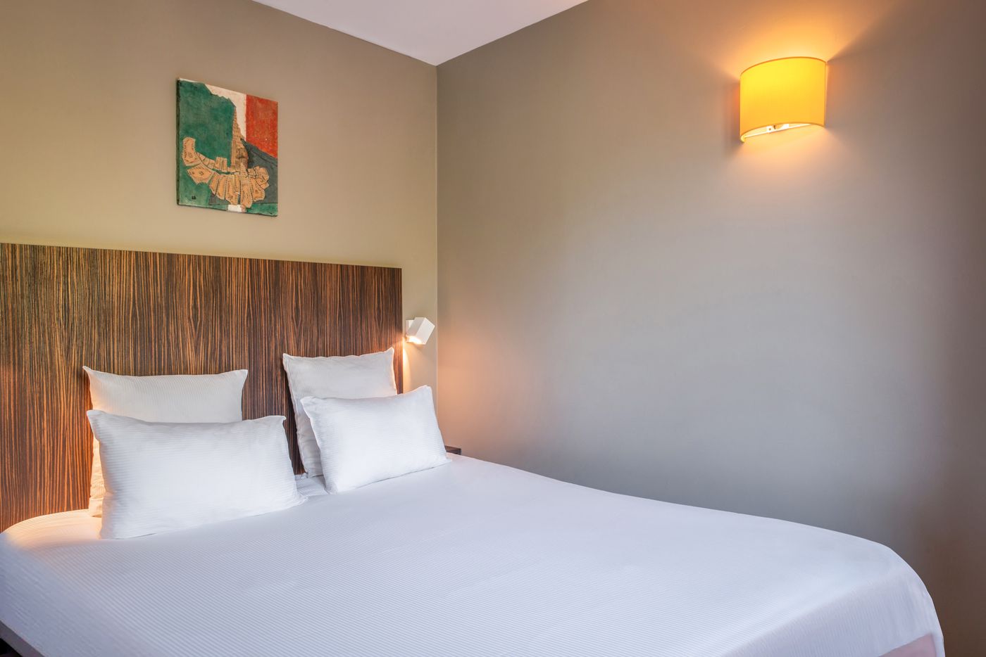 Suites-and-Hotel-Helzear-Champs-Elysees-Room-22