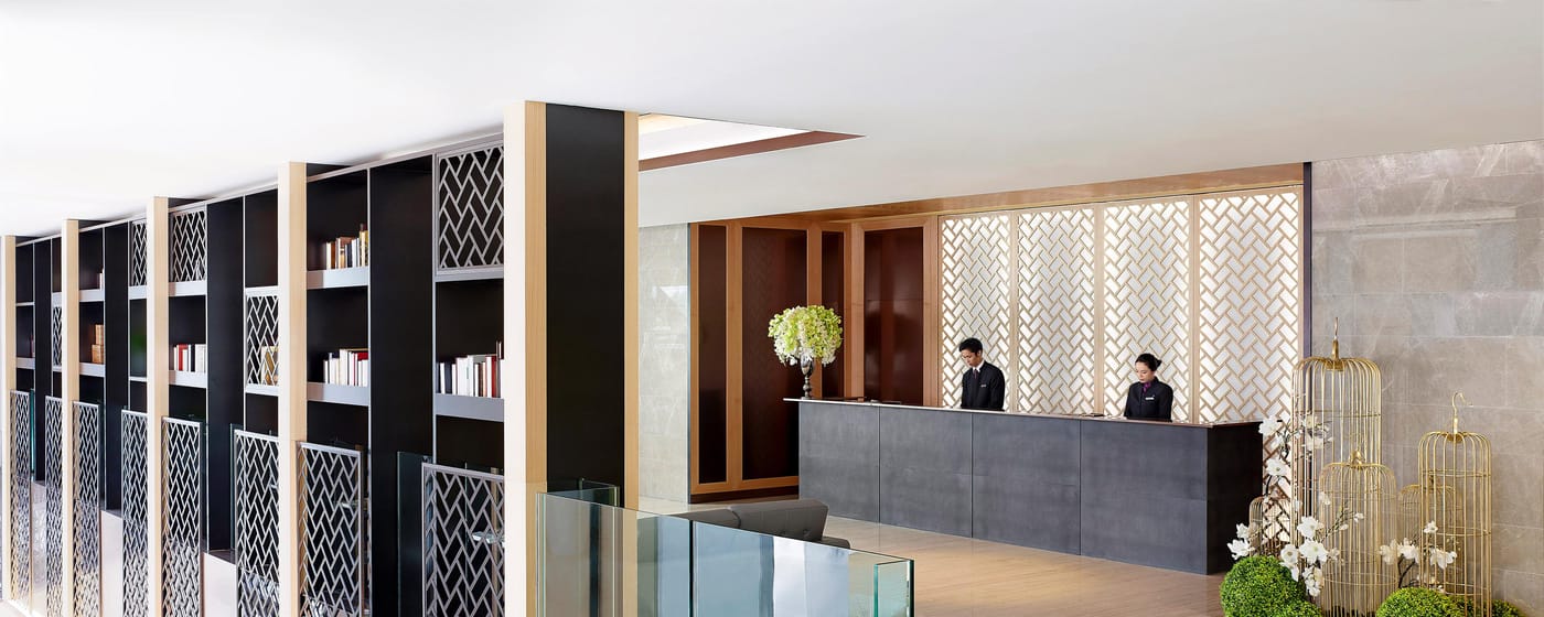 Island-Pacific-Hotel-Lobby-3