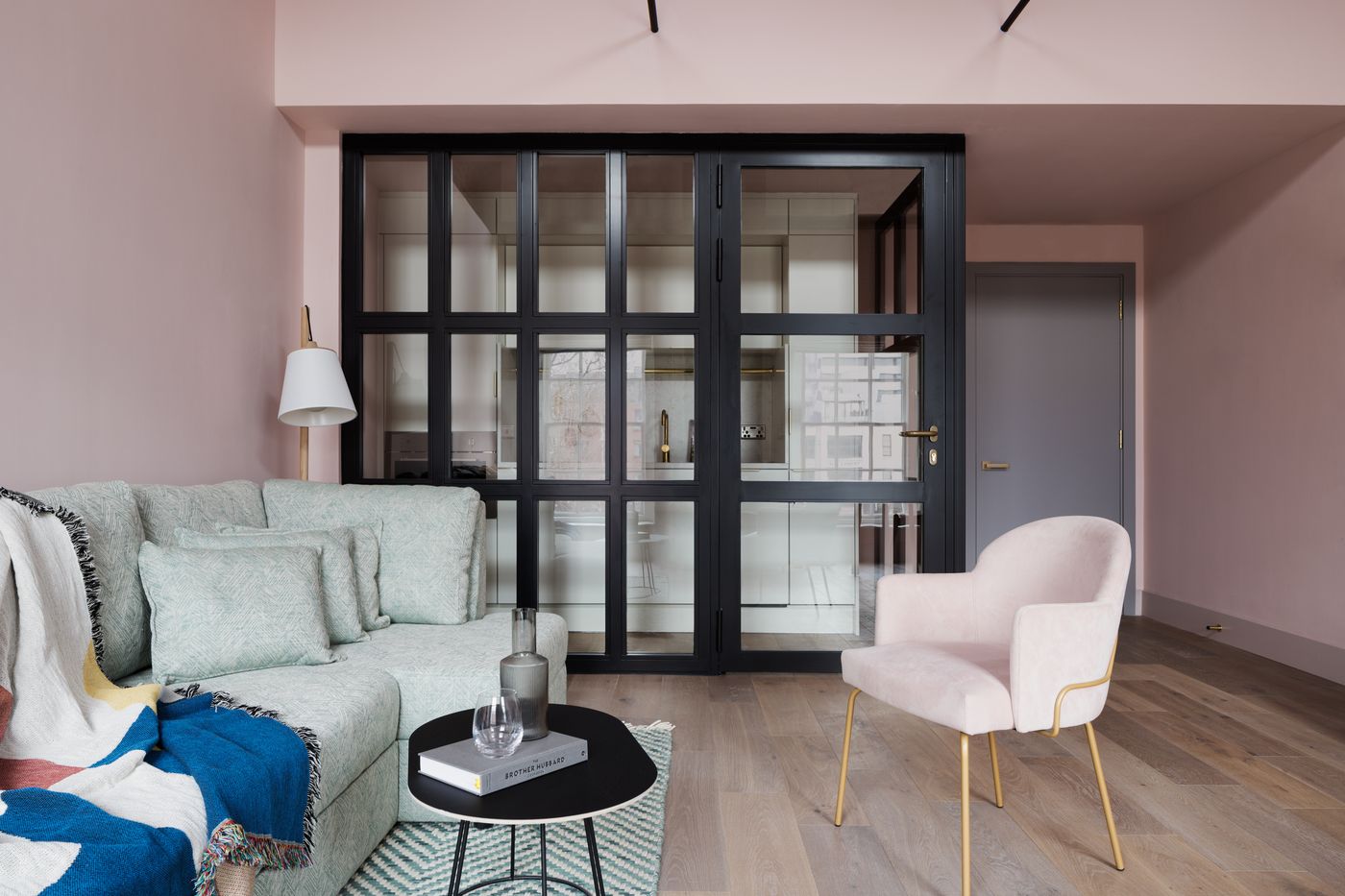 Zanzibar-Locke--Ha-Penny-Bridge-Room-7