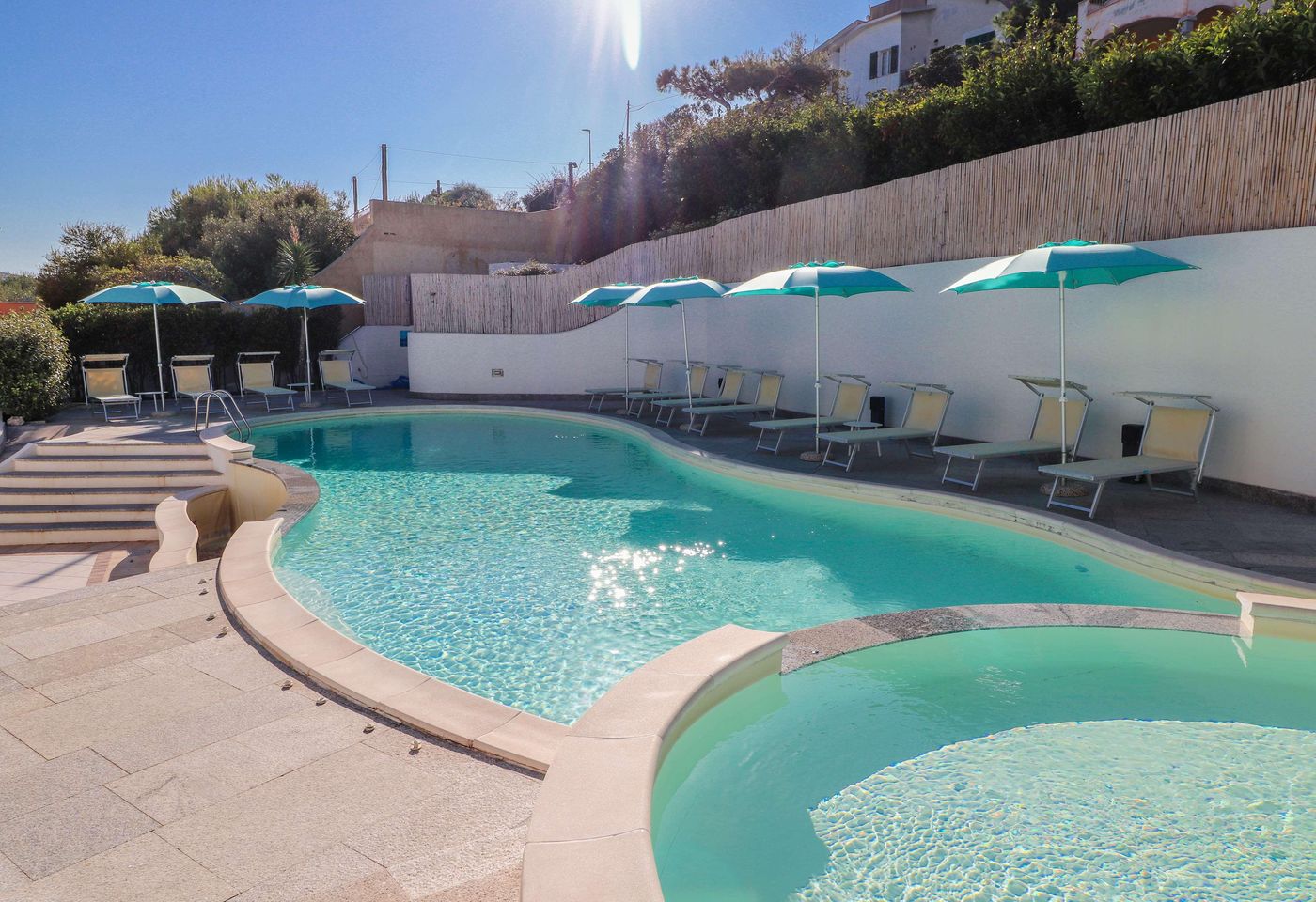 Best-Western-Hotel-Blumarea-Pool-5