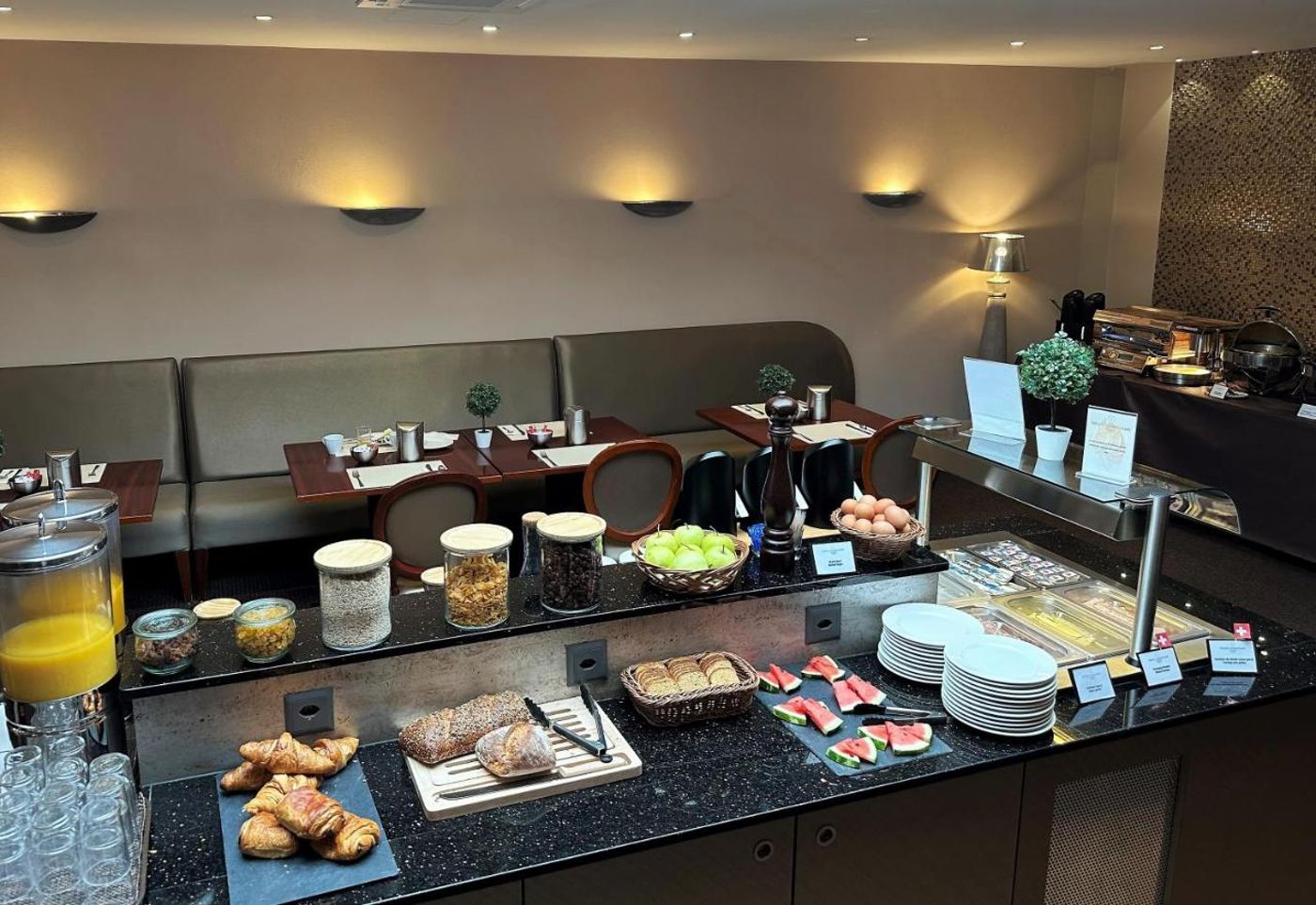 Drake-Longchamp-Restaurant-32