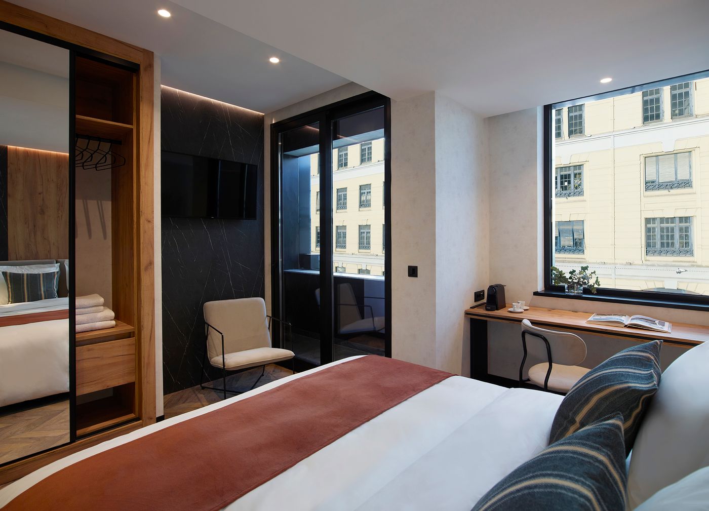 The-Port-Square-Hotel-Room-4