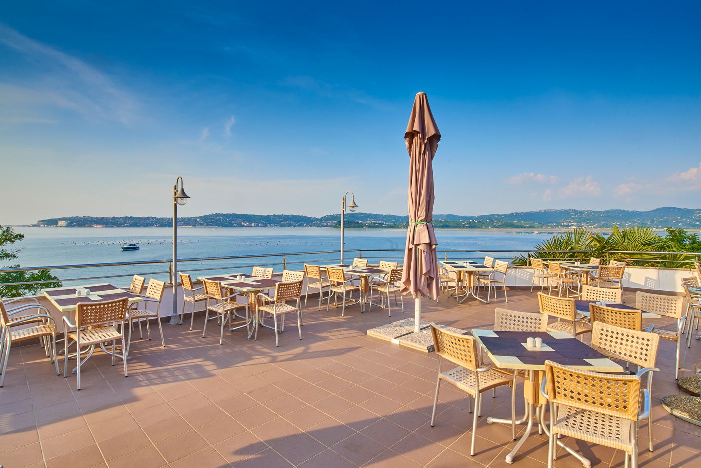 Apartments-Kanegra-Plava-Laguna-Restaurant-5