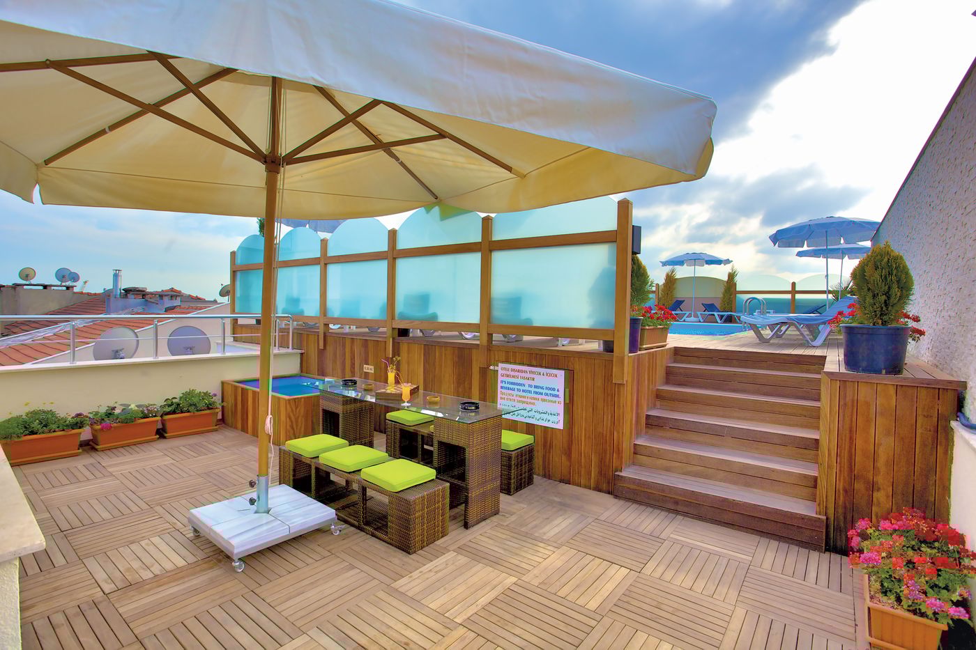 Istanbul-Trend-Pool-13