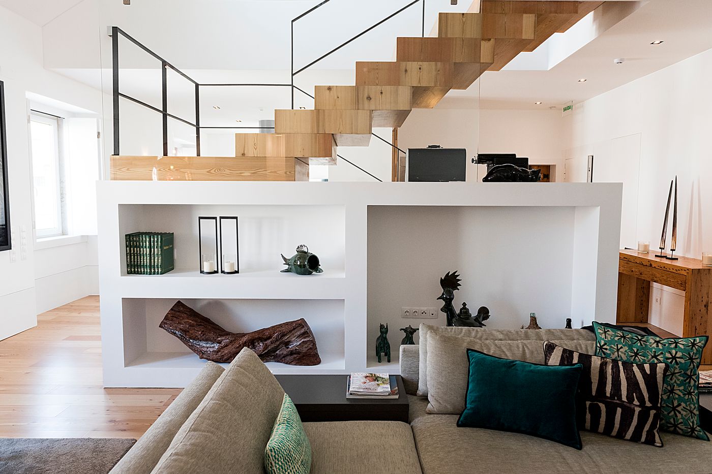 Flora-Chiado-Apartments-Room-10