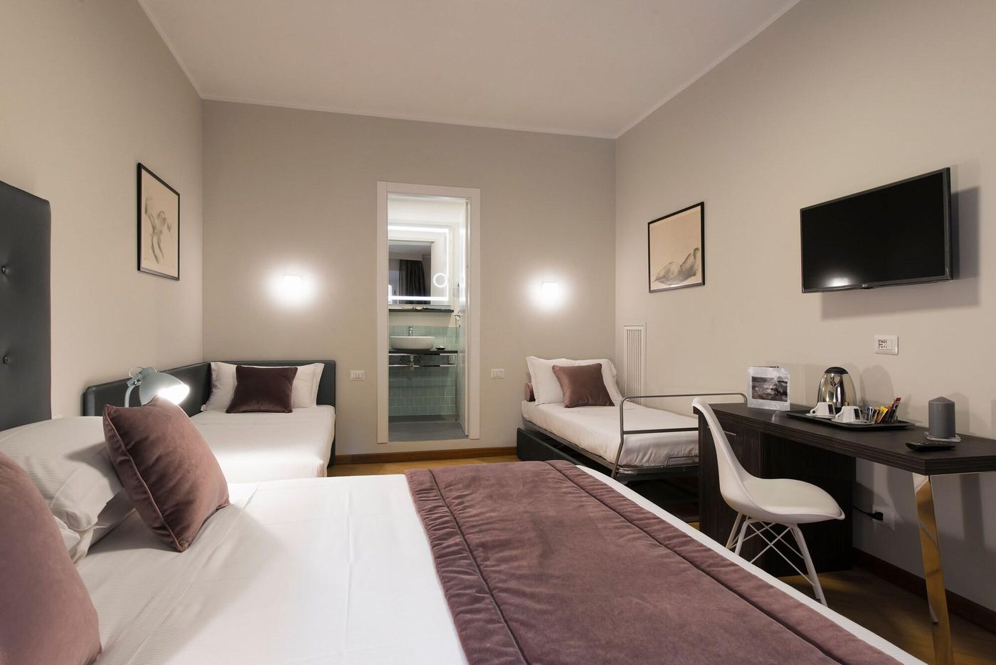 Vittoriano-Suite-Room-17