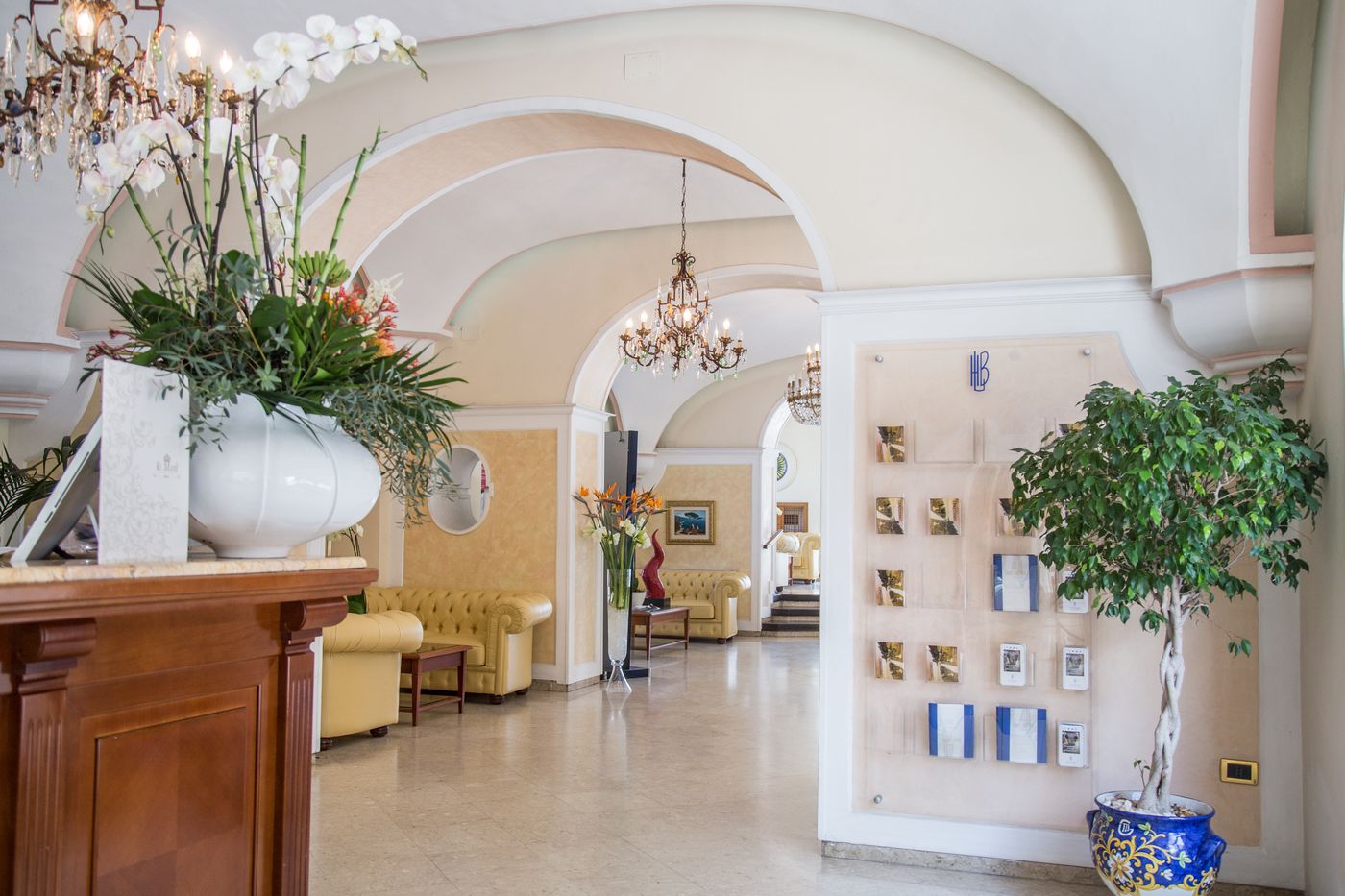 Lloyd-s-Baia-Lobby-40