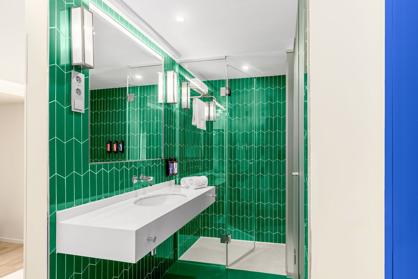 Room-Mate-Macarena-Room-46