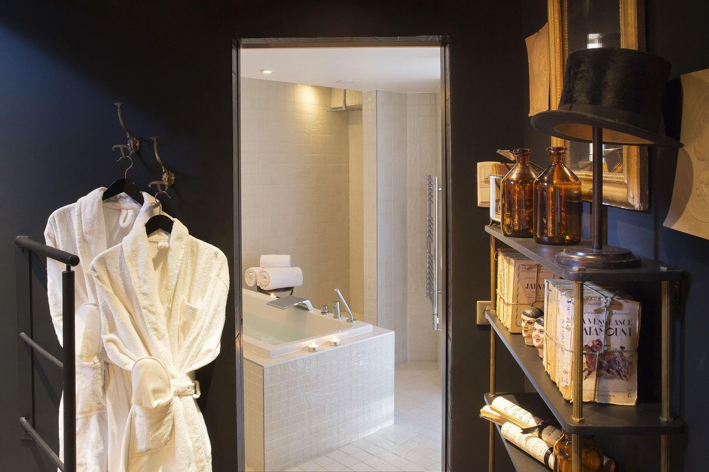 Le-Chat-Noir-Room-49