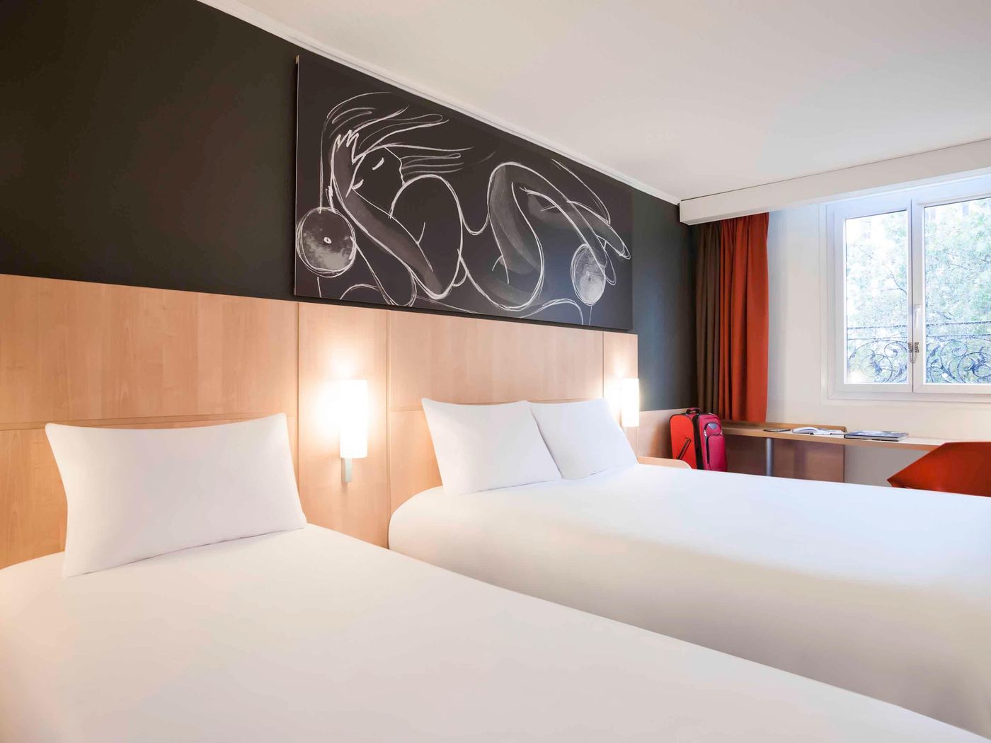 Ibis-Paris-Maine-Montparnasse-14th-Hotel-Room-21