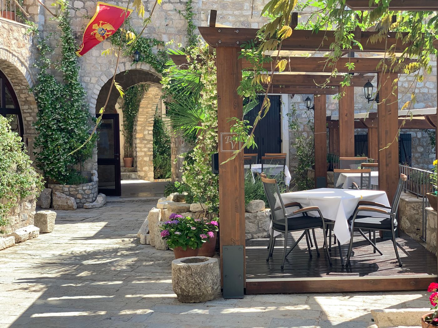 Hotel-Palata-Venezia-Lobby-10