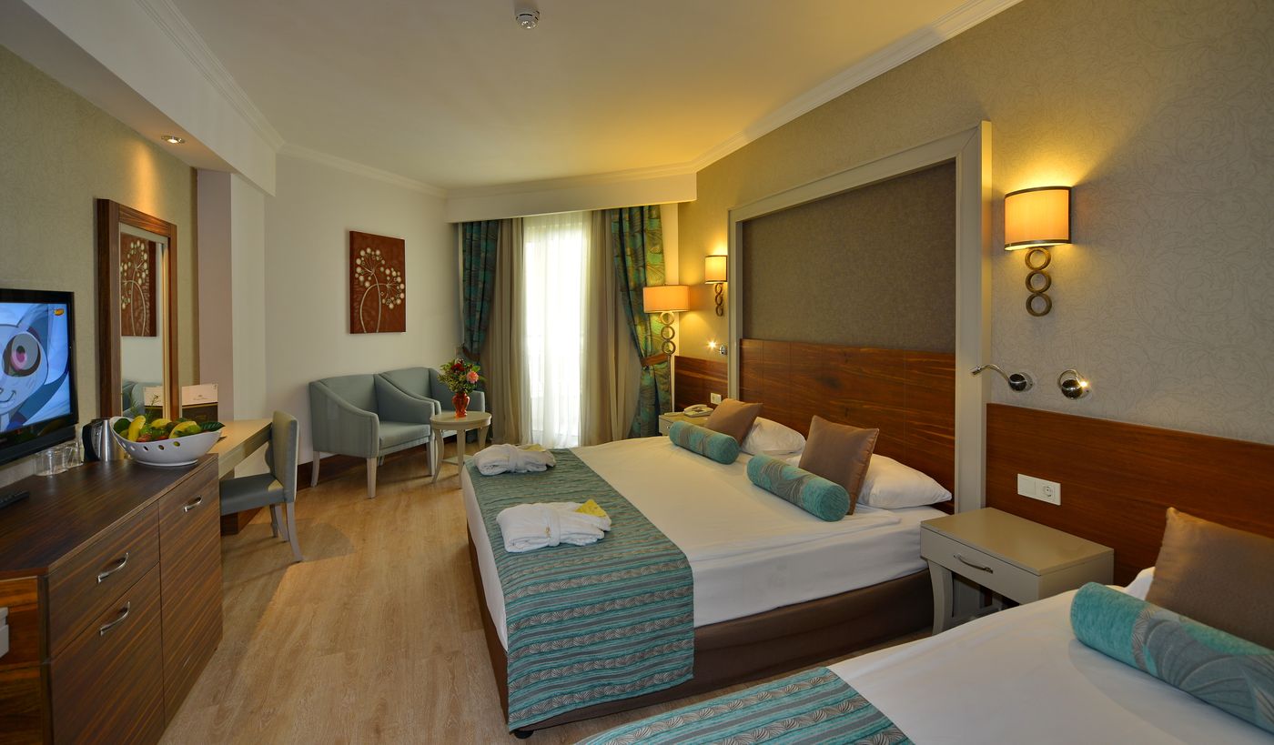 Side-Crown-Palace-Room-17