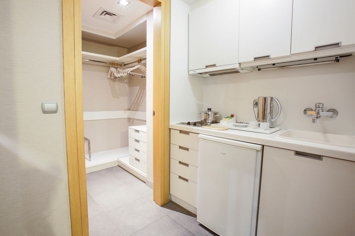 Housez-Suites-and-Apartments-Room-28