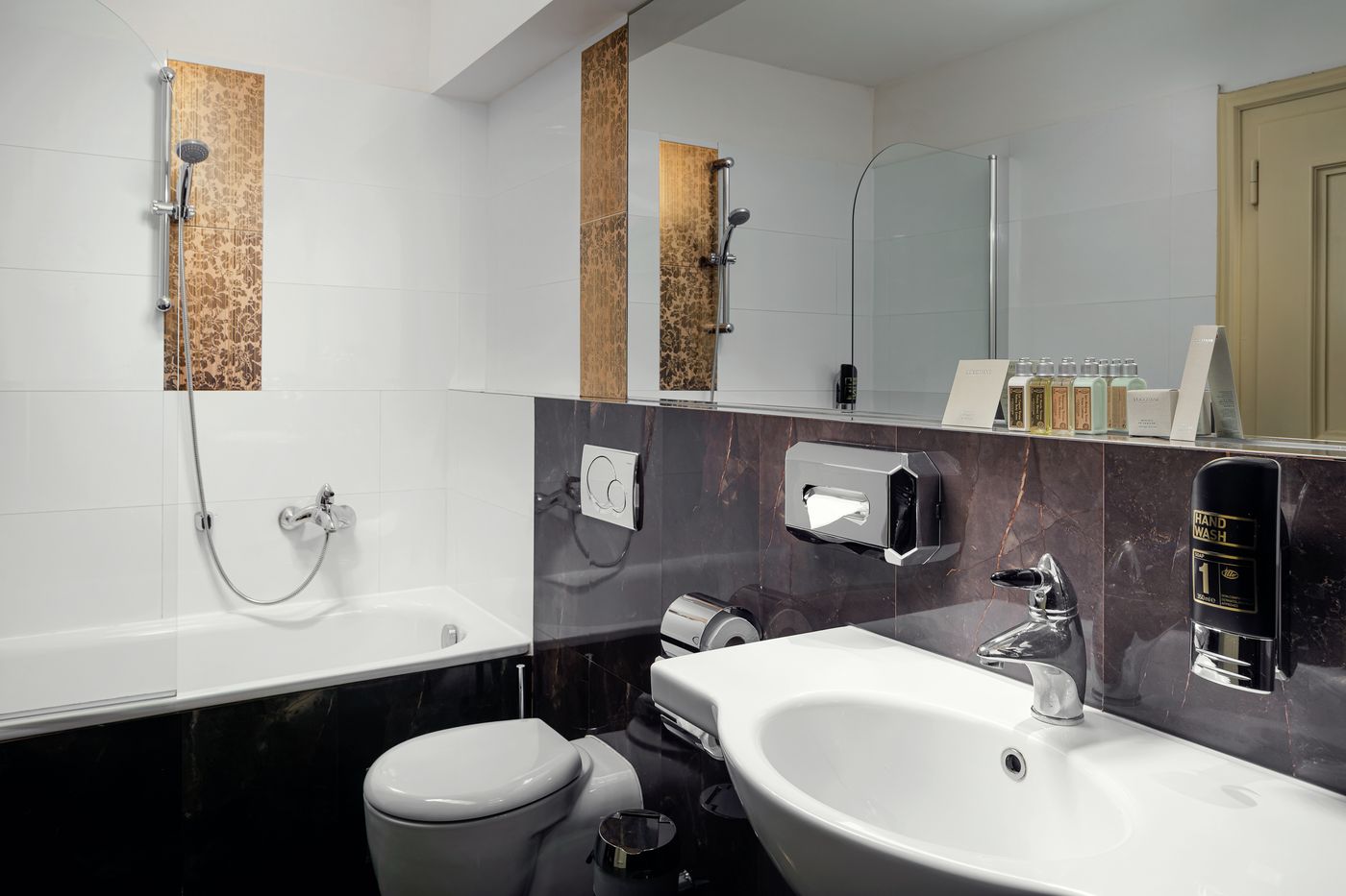 The-Charles-Hotel-Room-26