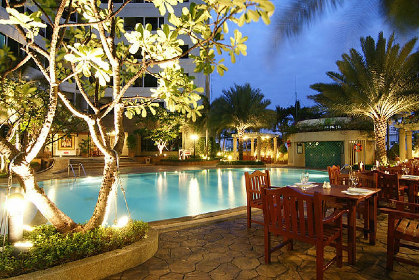 Grand-Diamond-Suites-Hotel-Pool-6