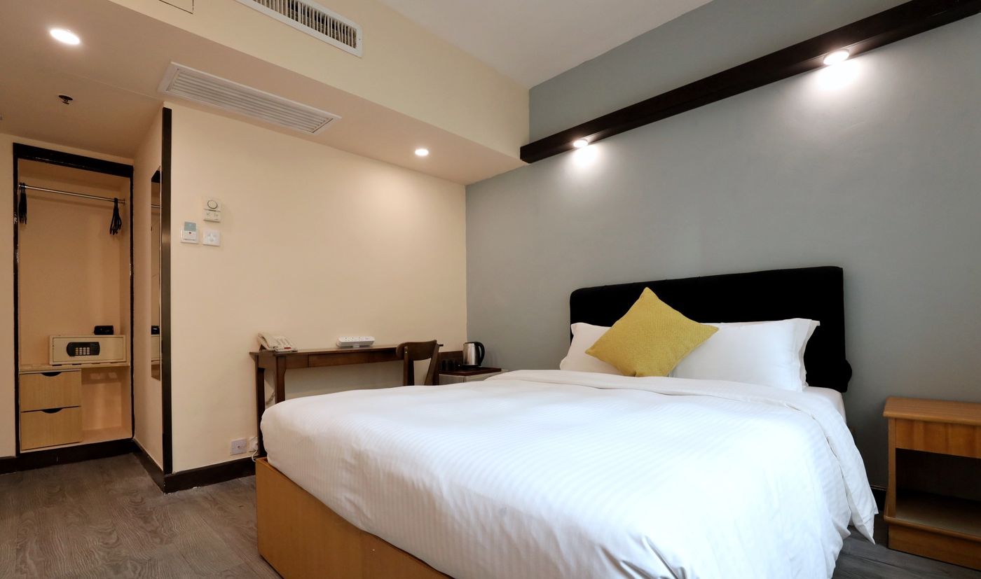 The-Imperial-Hong-Kong-Room-15