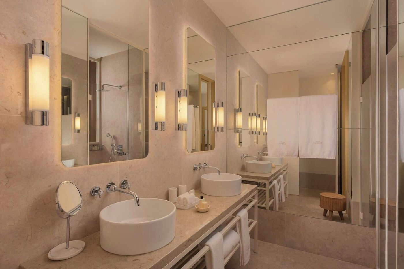 The-Ivens-Autograph-Collection-Room-41