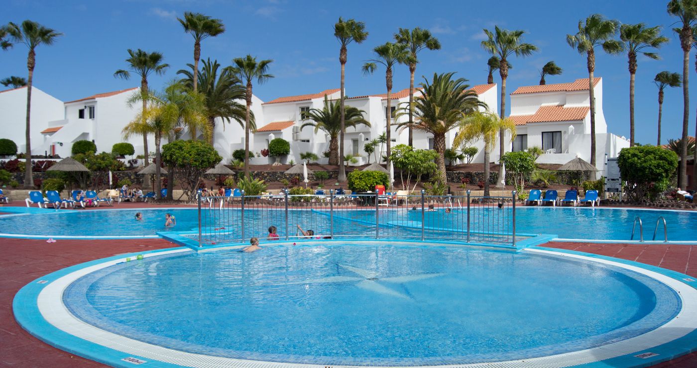 Wyndham-Residences-Golf-Del-Sur-Pool-4