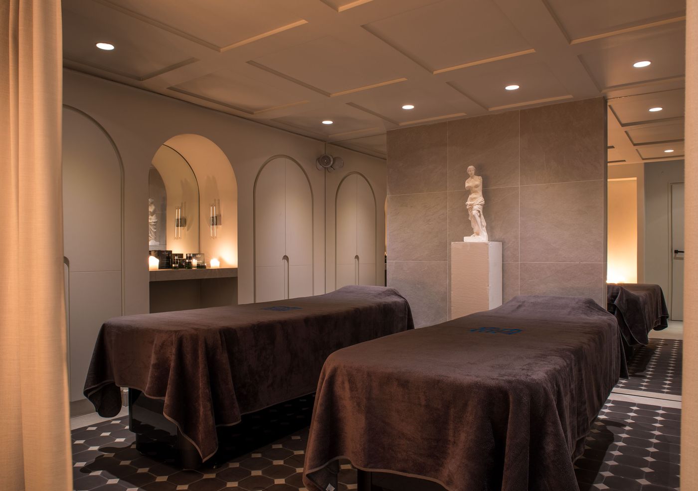 Sinner-Paris-Pool-38