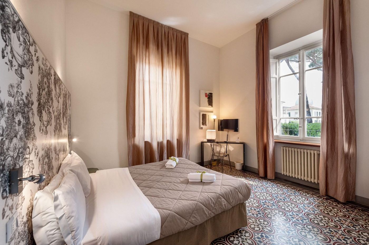 Lucca-In-Villa-Lucrezia-Room-13