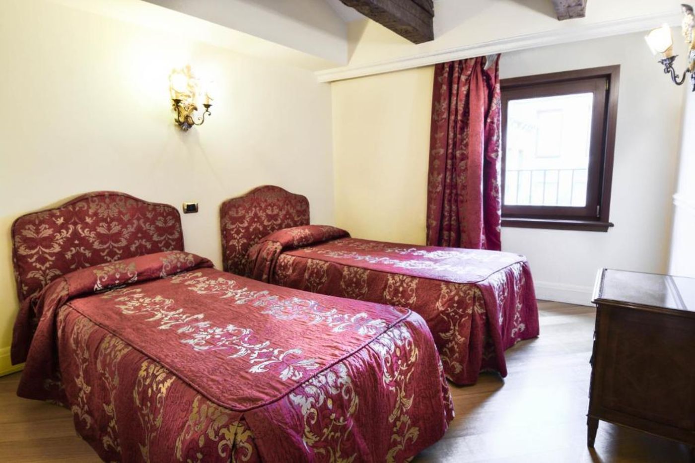 San-Marco-Luxury-a-Torre-dell--Orologio-Suites-Room-16