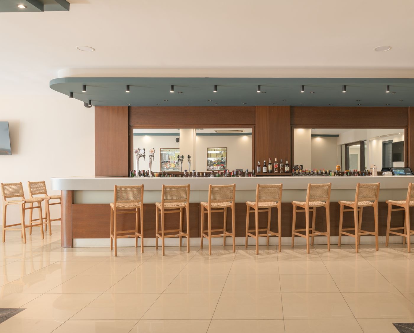 Sergios-Hotel-Bar-22