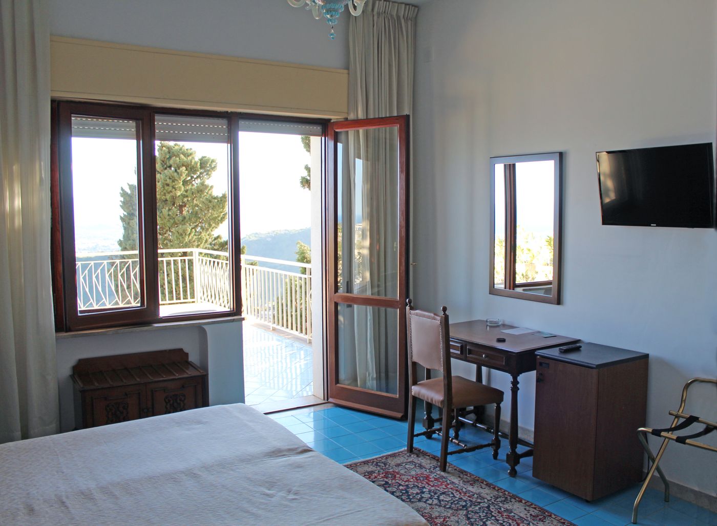 Mediterranee-Hotel-Room-9