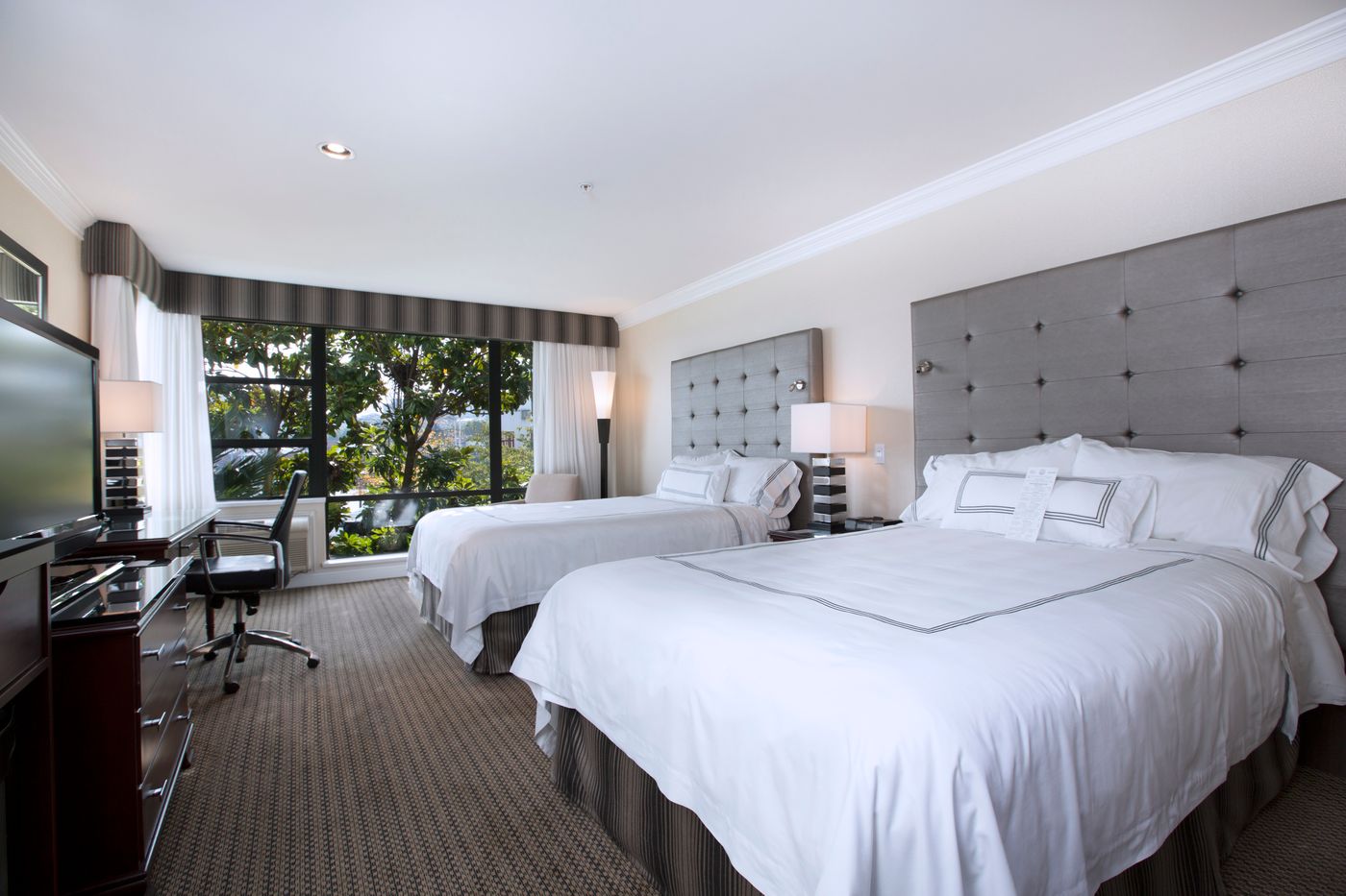 Granville-Island-Hotel-Room-17