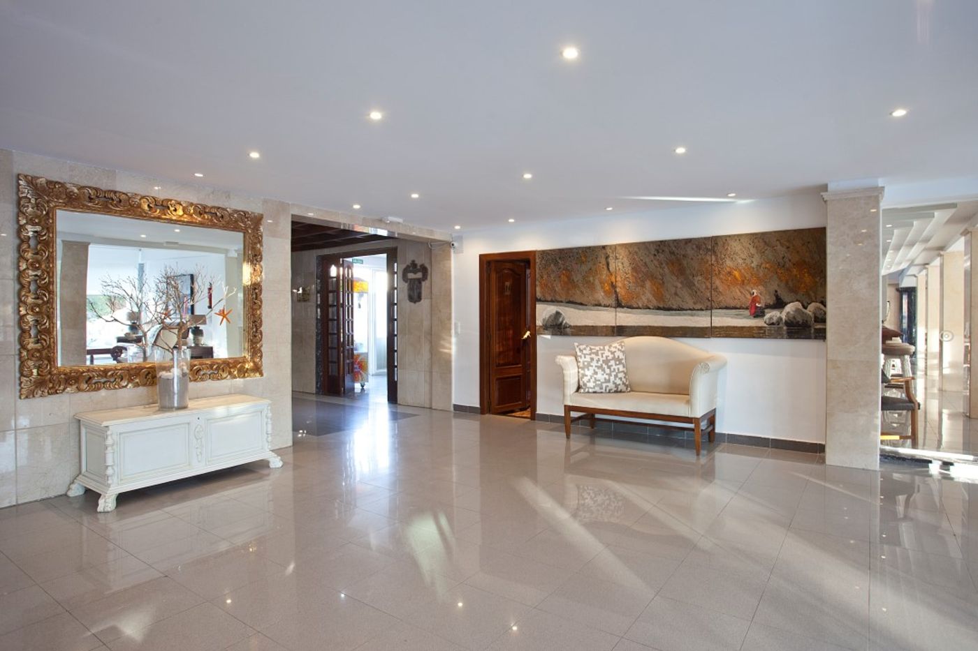 Playamar Hotel and Apartments