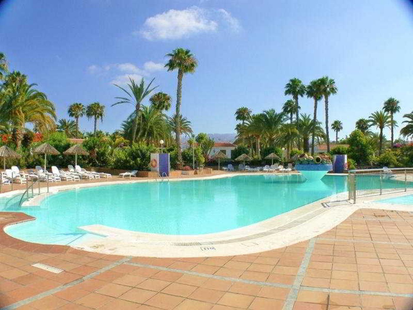 Bungalows-Las-Vegas-Golf-Pool-2