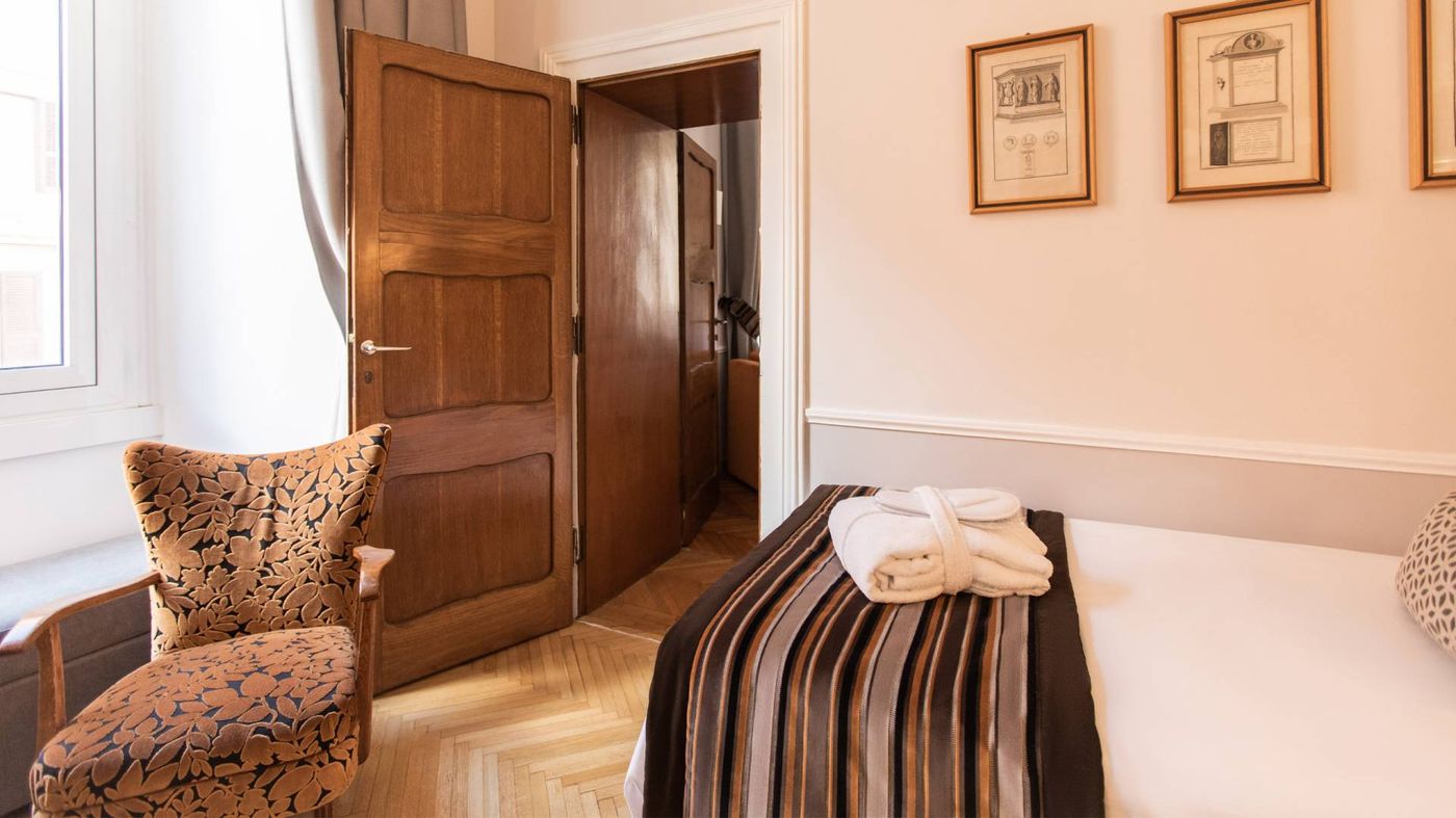 Bettoja-Hotel-Massimo-d-Azeglio-Room-18