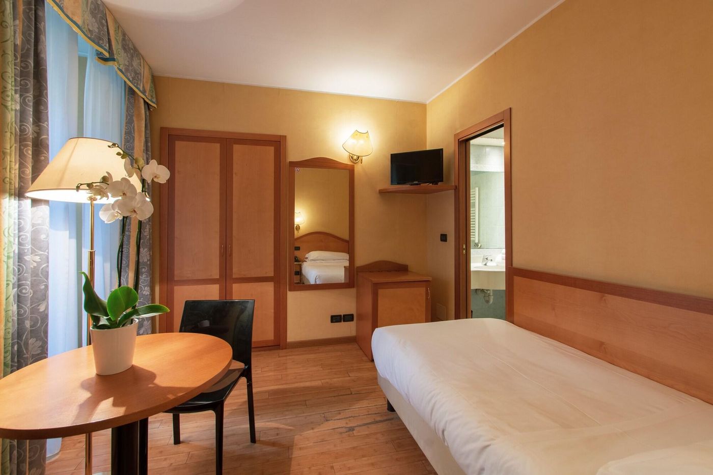 Hotel Bologna - Italy - Turin - Room - 9