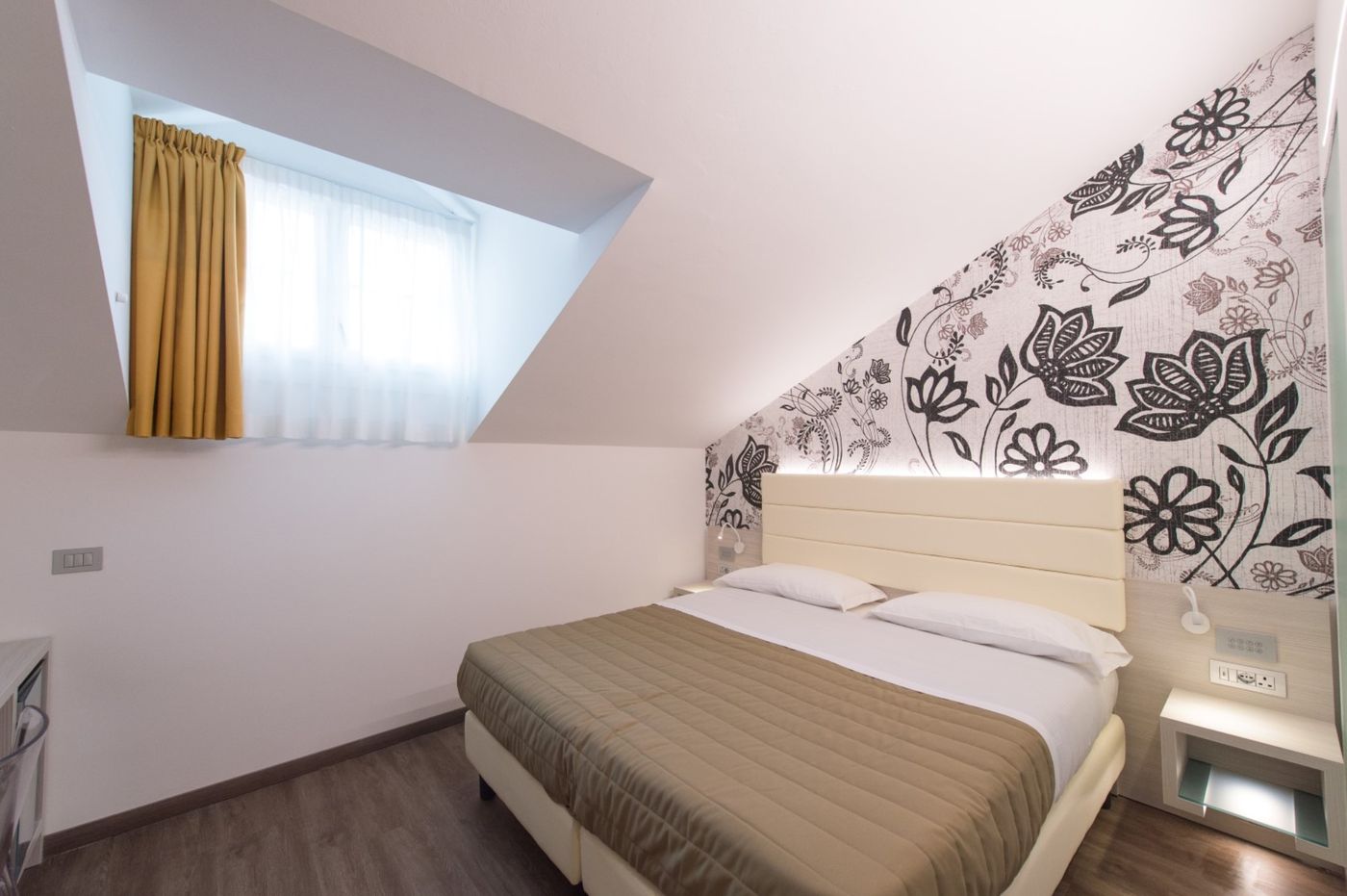 Grand Hotel Liberty-Italy-RIVA DEL GARDA-Room-8