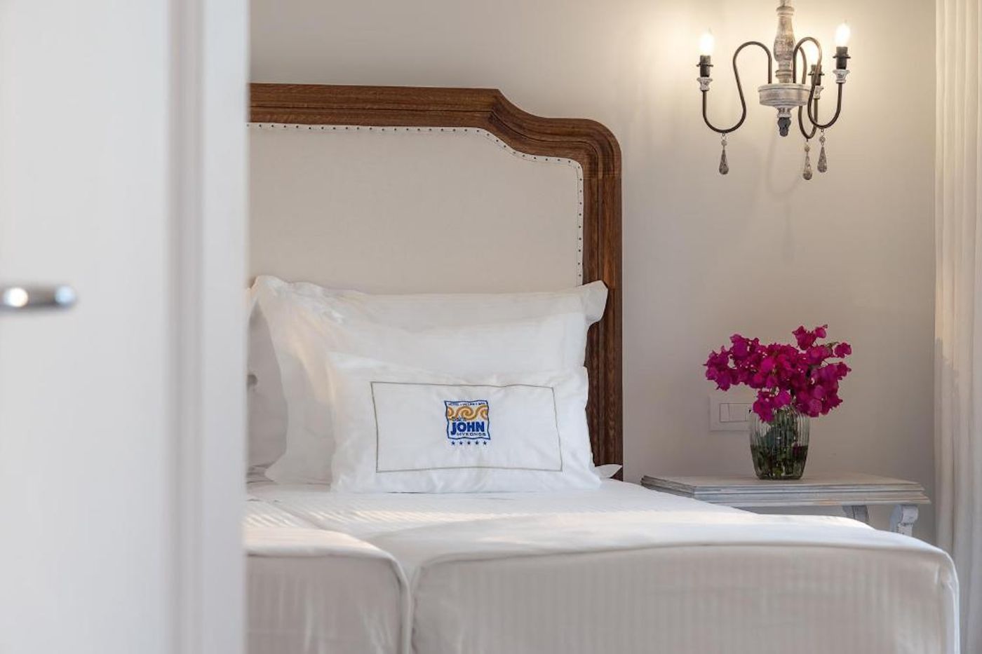 Saint-John-Hotel-Villas---Spa-Room-63