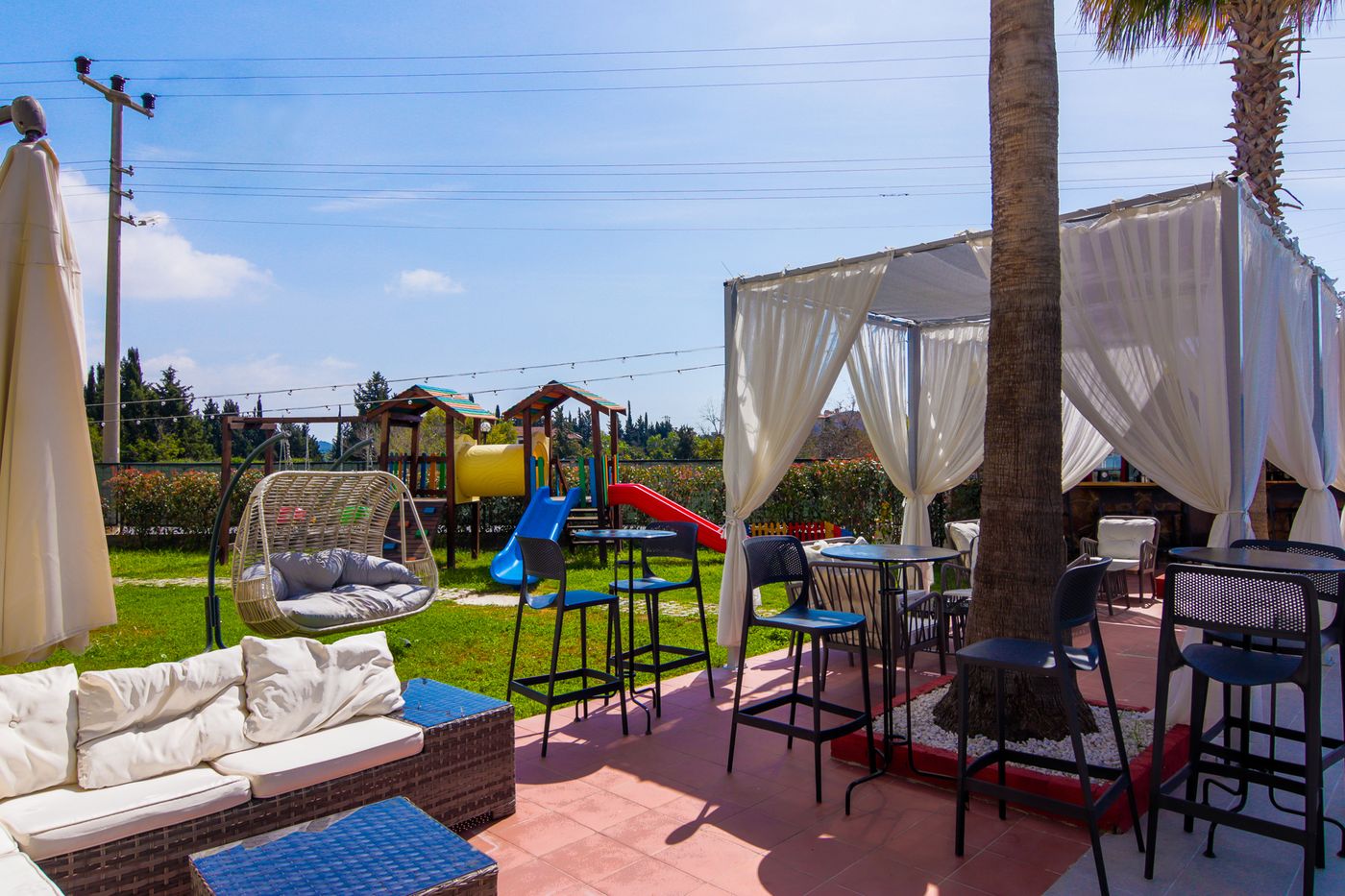 New Garden Luna Side Apart Hotel