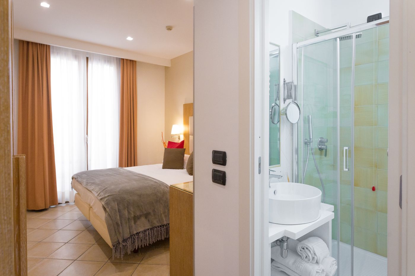 Sorrento-City-Room-42