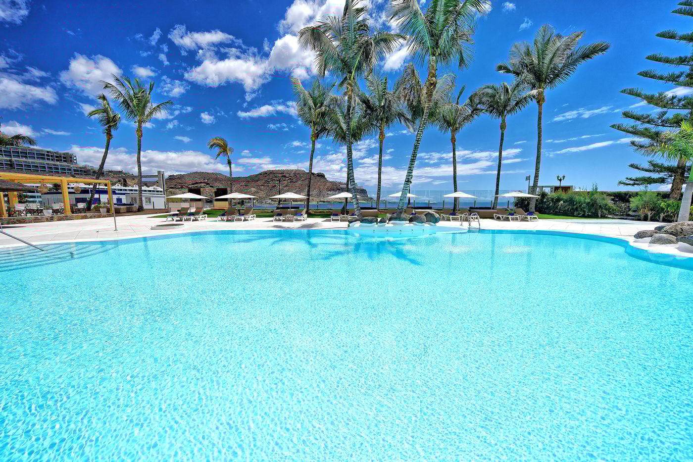 Labranda-Costa-Mog--n-Pool-15