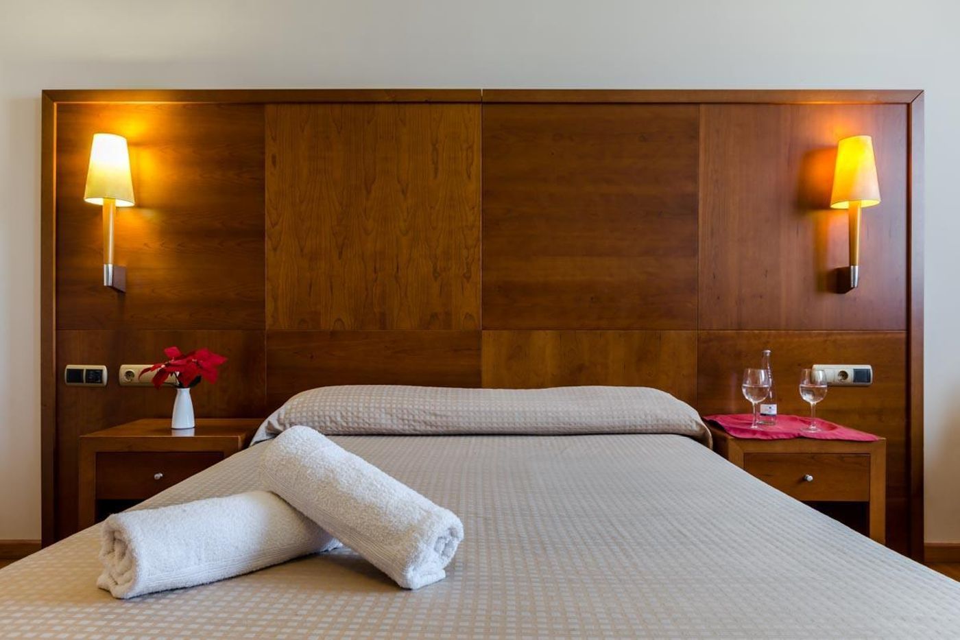 Saylu-Spain-GRANADA-Room-6