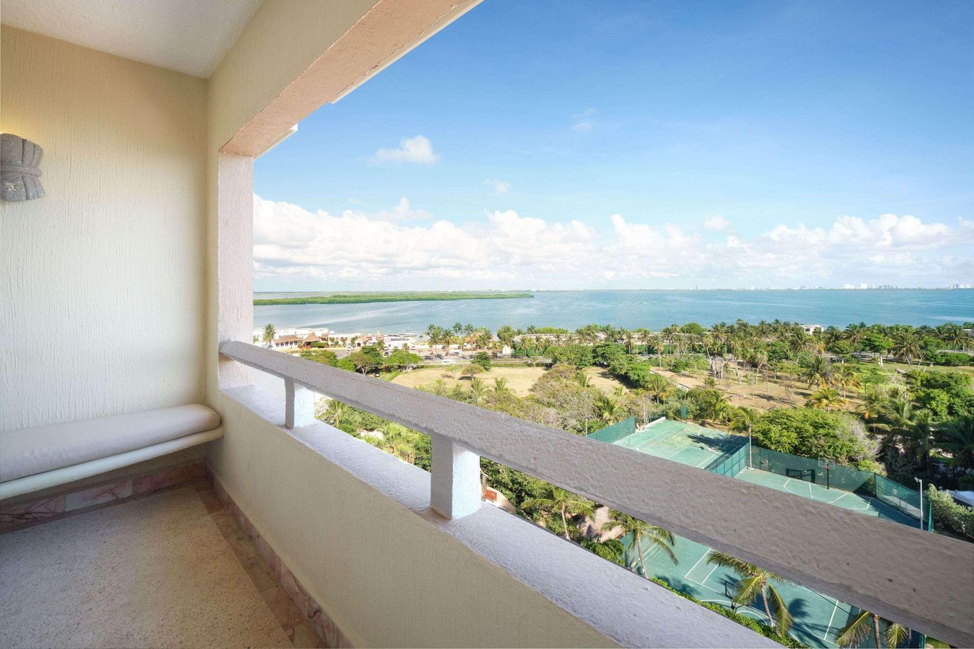 Wyndham-Grand-Cancun-All-Inclusive-Resort---Villas-Terrace-77