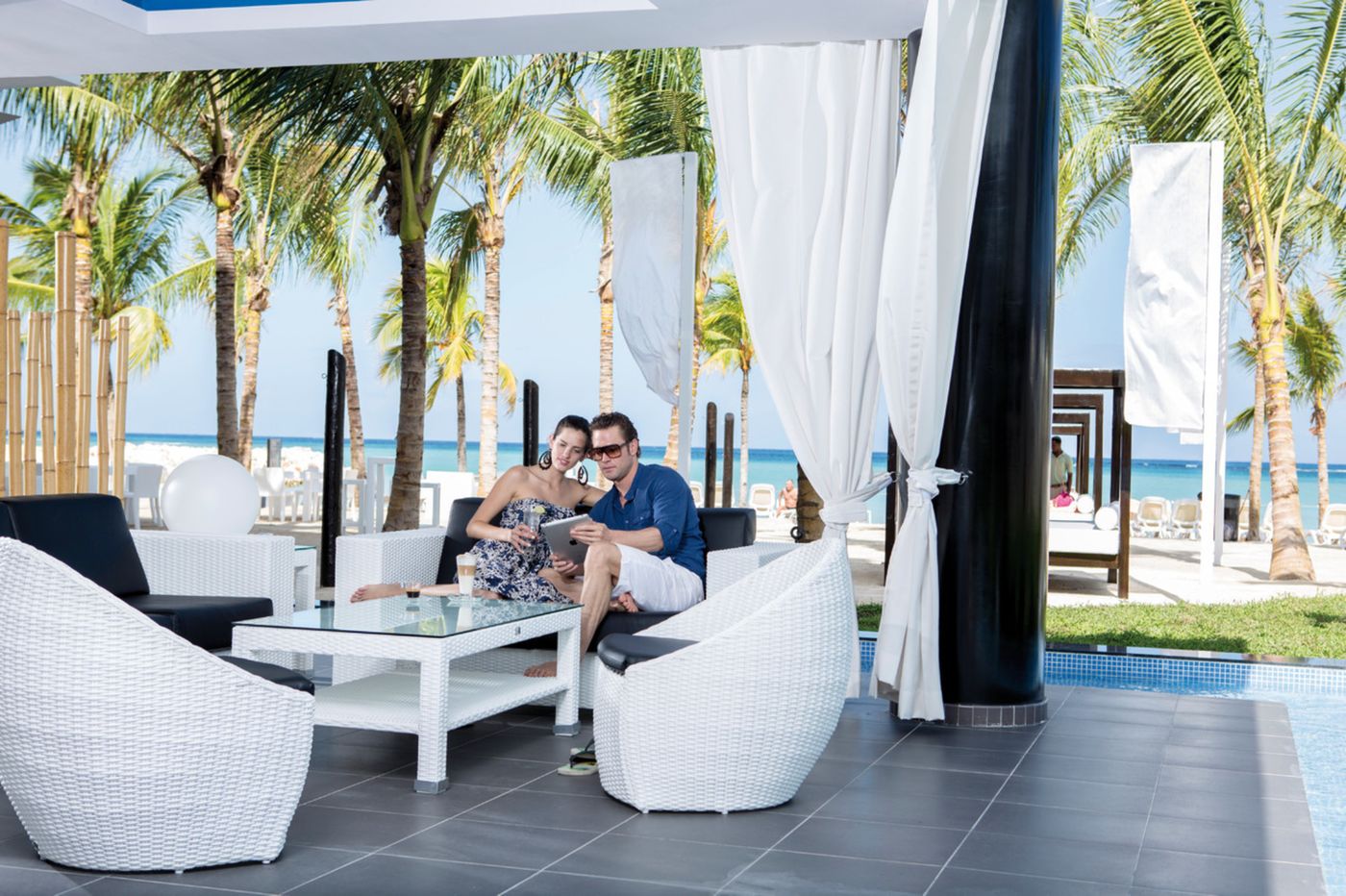 Riu-Palace-Jamaica-All-Inlcusive-Bar-11