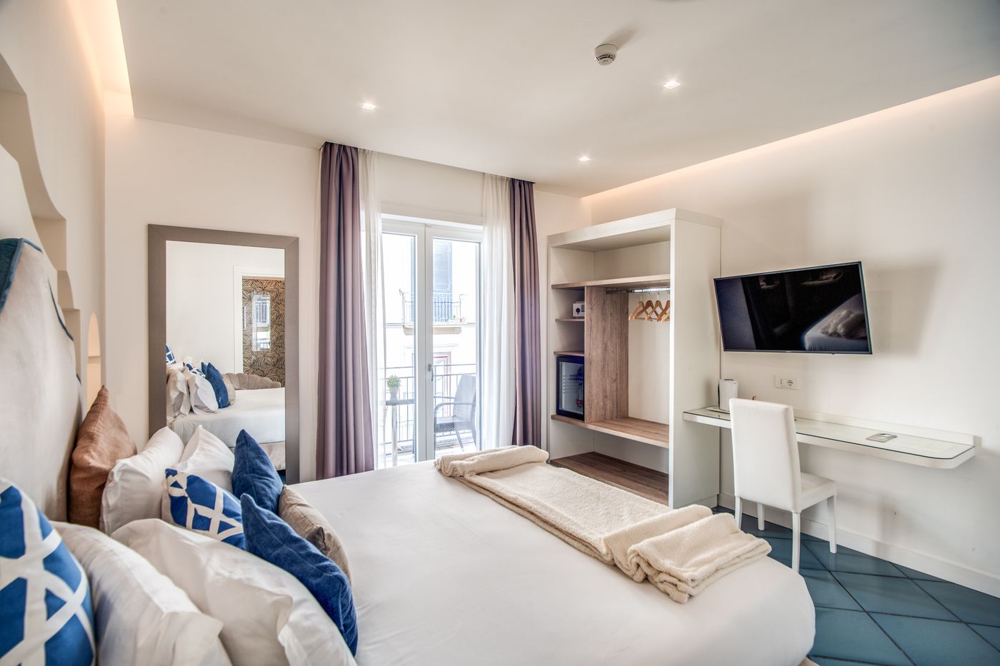 Sorrento-City-Room-23