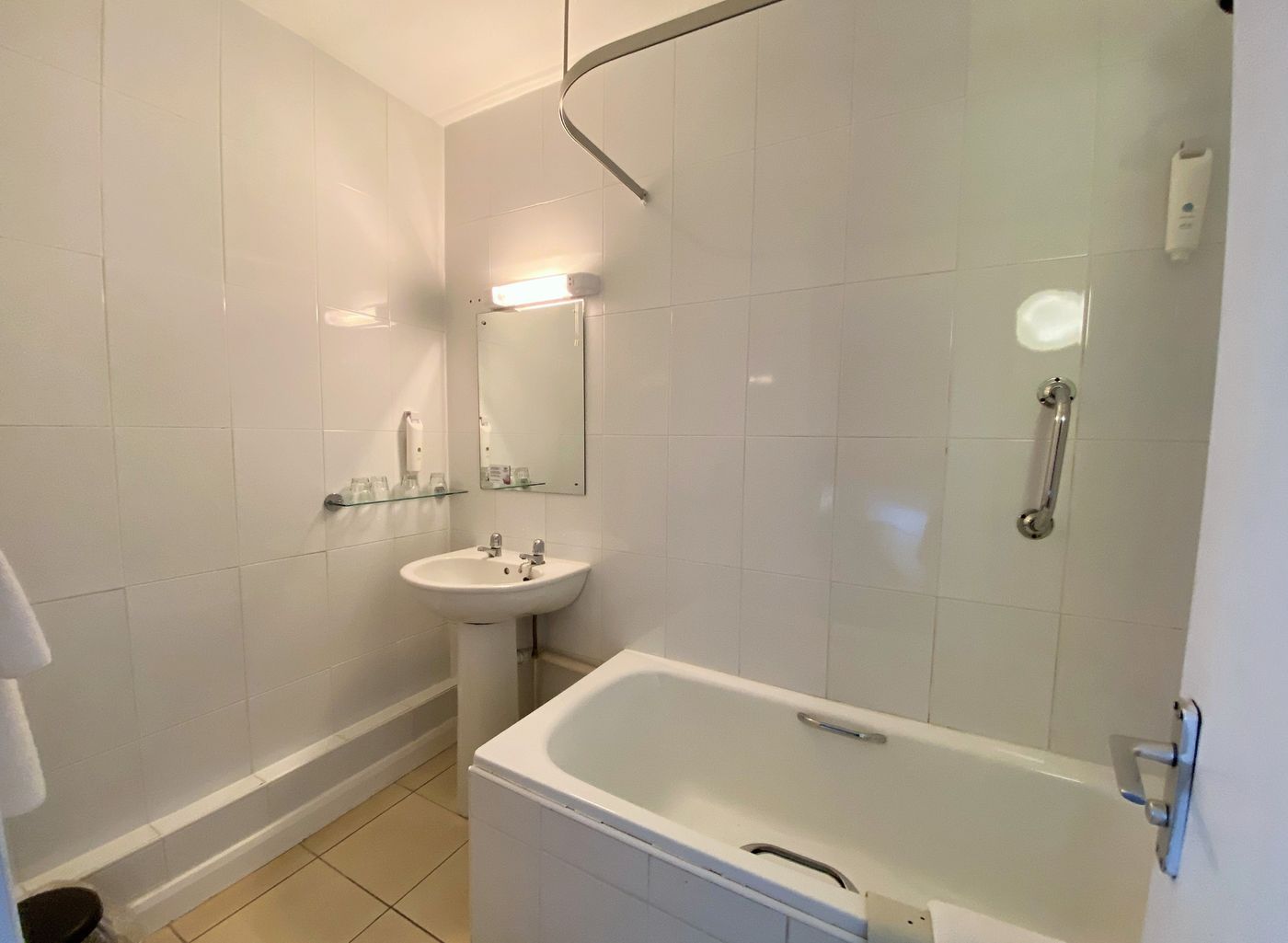 Normandy-United Kingdom-RENFREW-Room-4