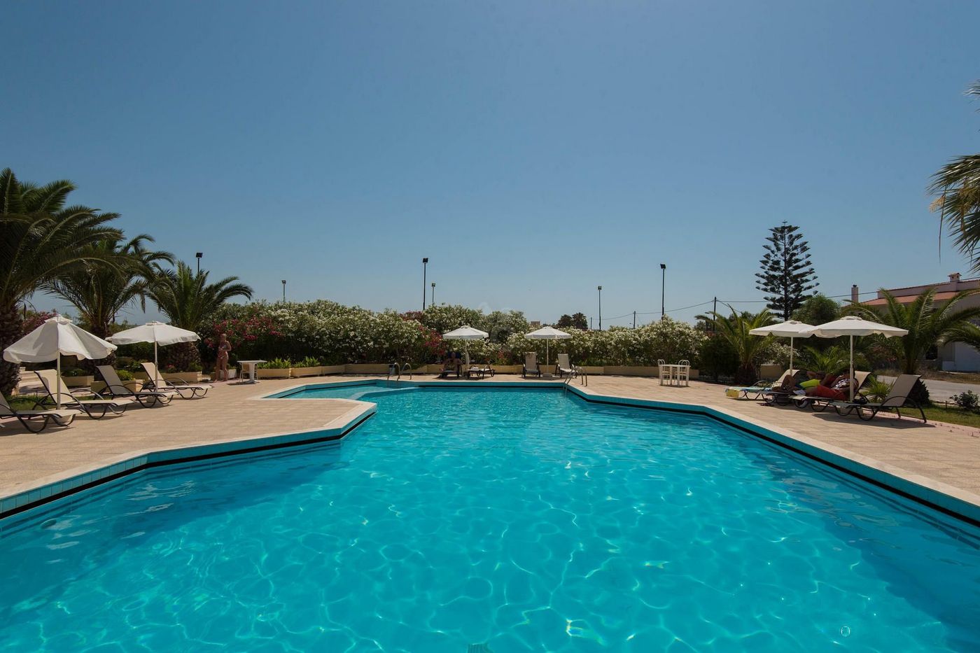 Leonidas-Hotel-And-Studios-Pool-7