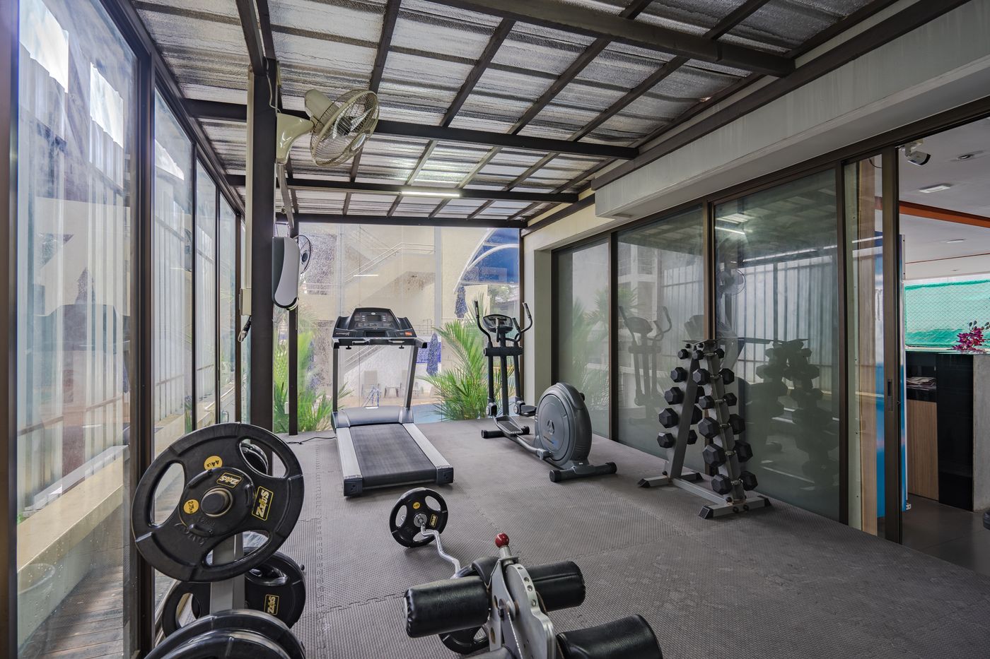 Patong-Pearl-Resortel-Phuket-Sports-and-Entertainment-60