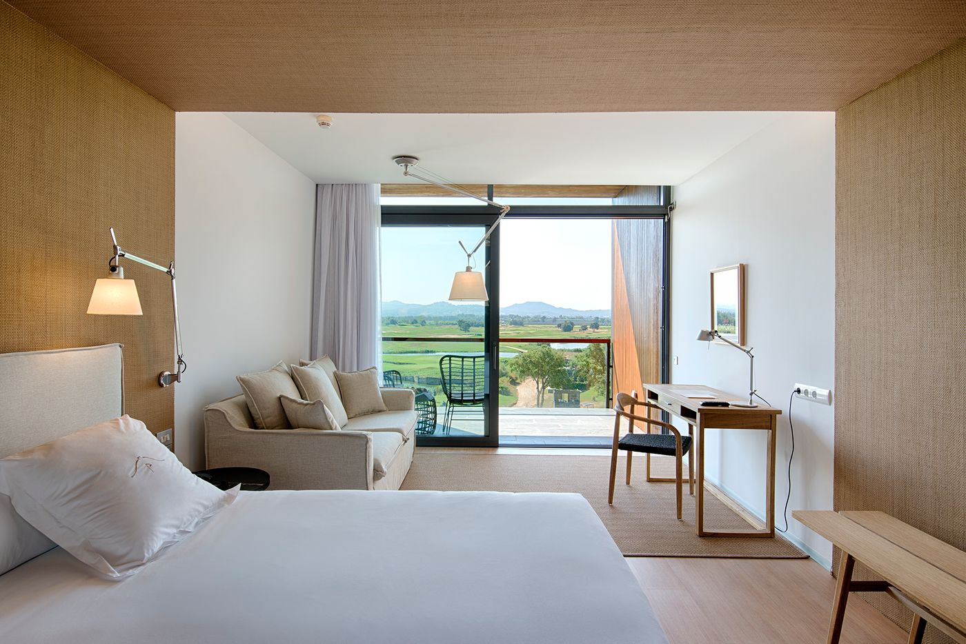 Double-Tree-by-Hilton-Hotel-Emporda-Room-7