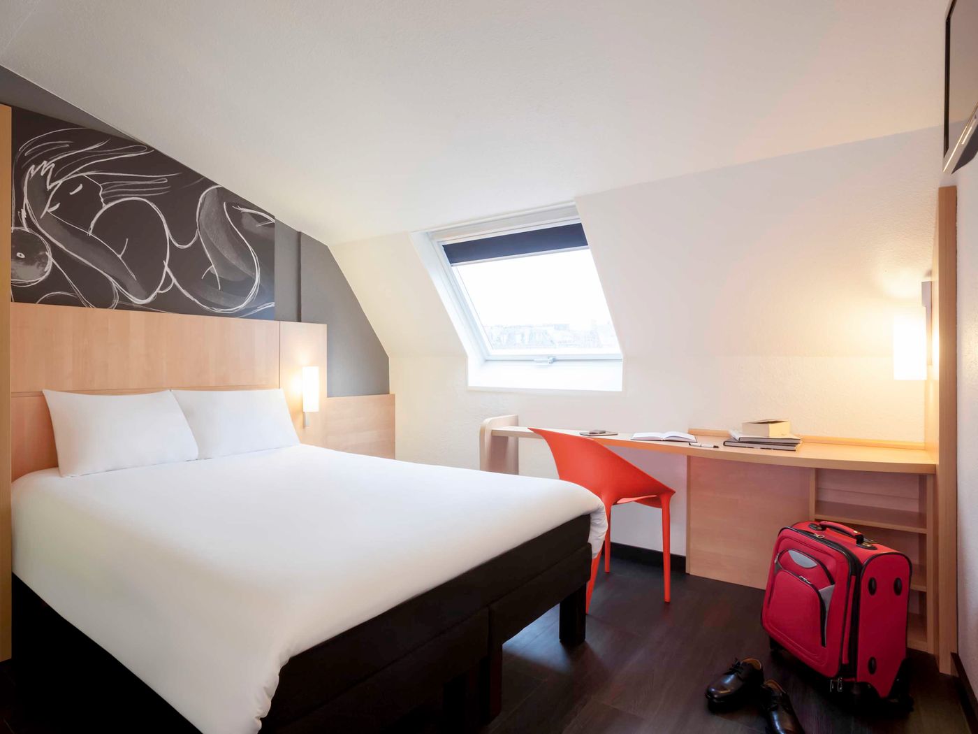 Ibis-Paris-Maine-Montparnasse-14th-Hotel-Room-23