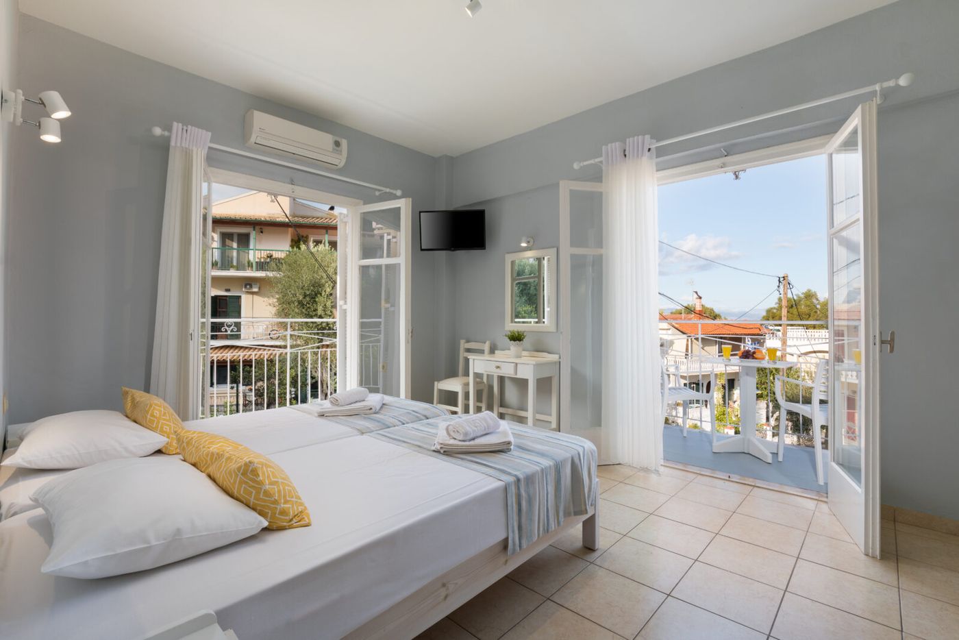 Bella Vista Hotel & Studios