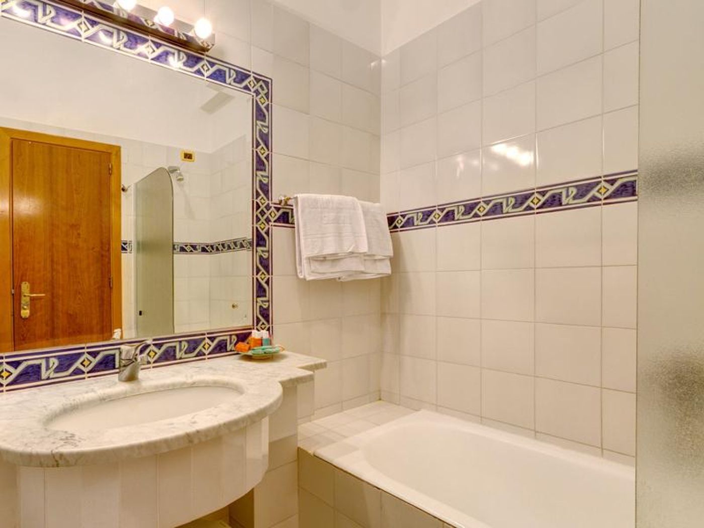 Grand-Hotel-President-Room-32