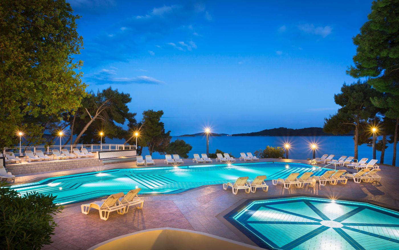 Aminess-Grand-Azur-Hotel-Pool-3